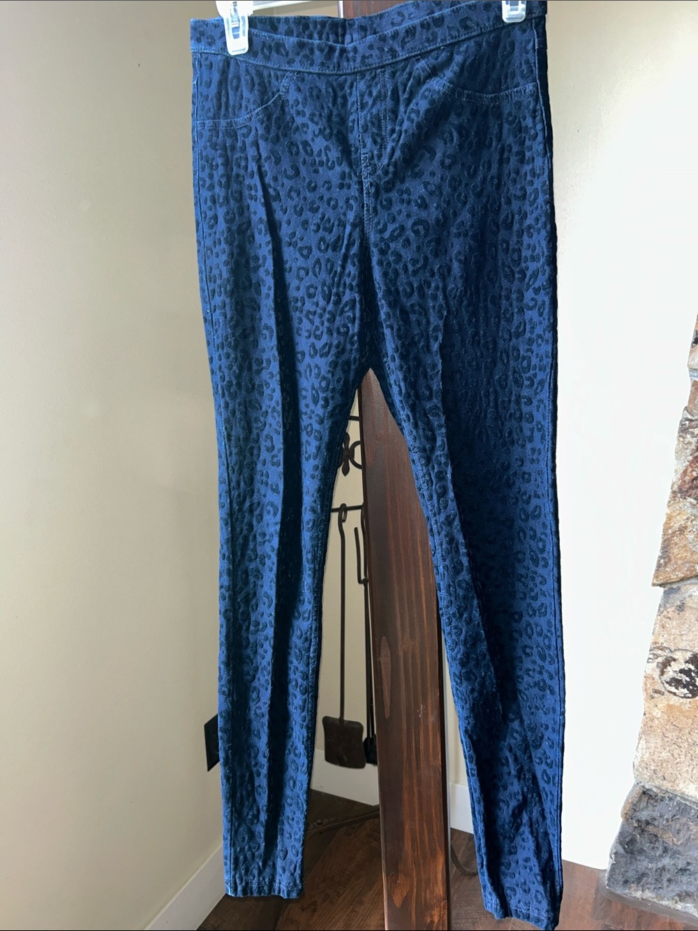 HUE Navy Blue Leopard Print Leggings